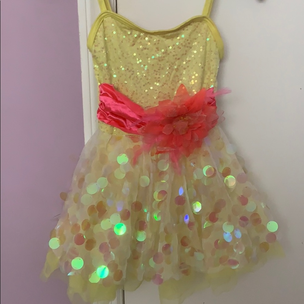 💛Yellow sparkly dress /w glitter on the top💛